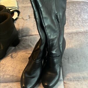 Women's Black Leather Boots.  Worn a few times!  Great shape
